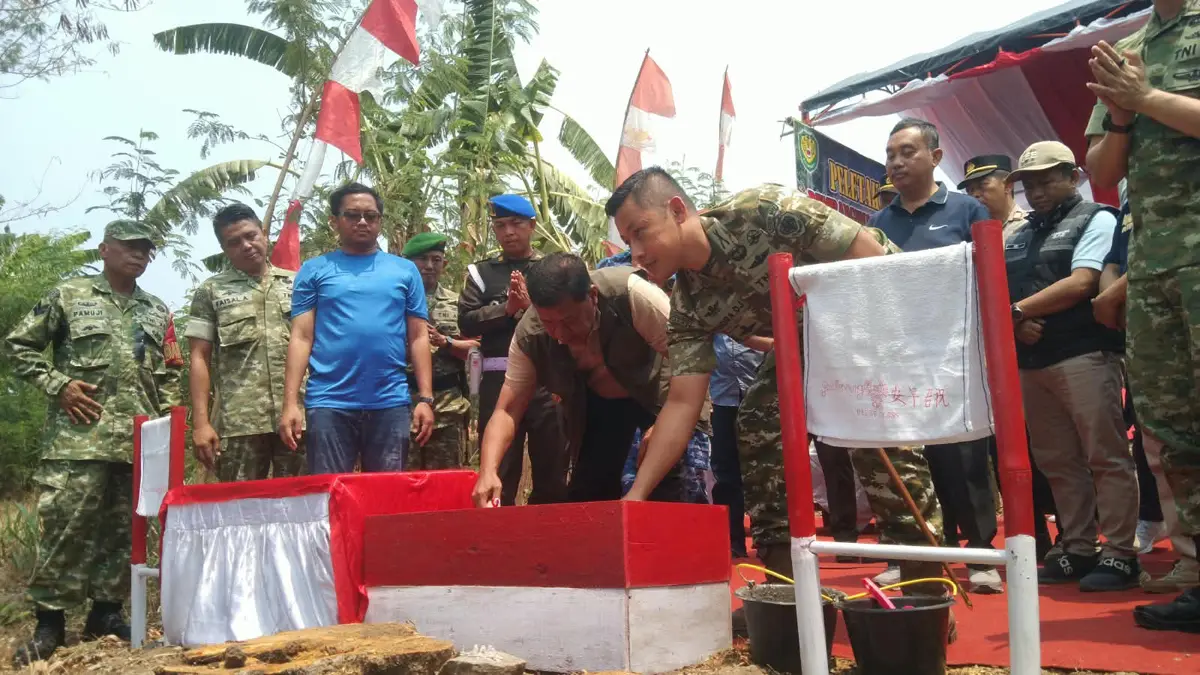 Jembatan Perintis Garuda Jadi Harapan Baru Warga Desa Putridalem Jatitujuh Peletakan batu pertama Jembatan Perintis Garuda dilakukan Bupati Majalengka Eman Suherman