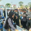 Pencari kerja memadati stan perusahaan dalam Job Fair