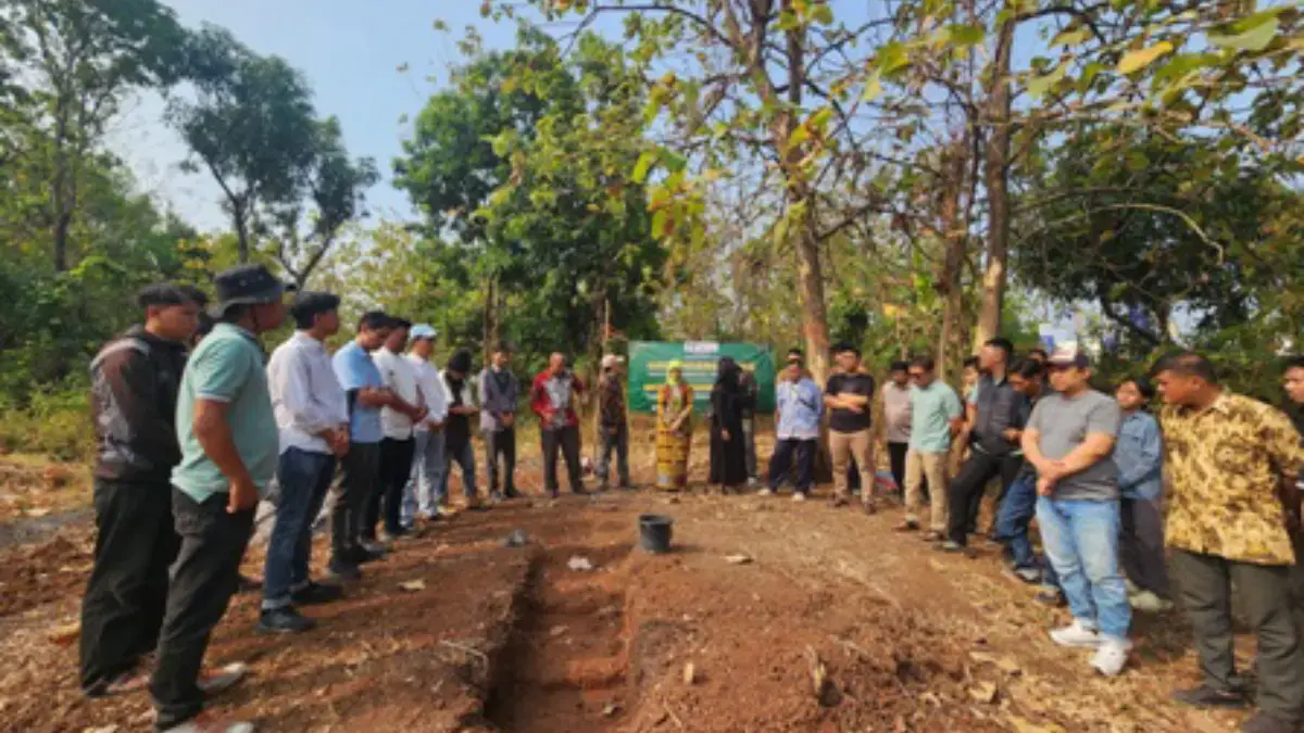 HMI-KAHMI Majalengka Bangun Sekretariat Bersama Keluarga besar HMI dan KAHMI Majalengka melakukan peletakan batu pertama pembangunan Sekretariat Bersama