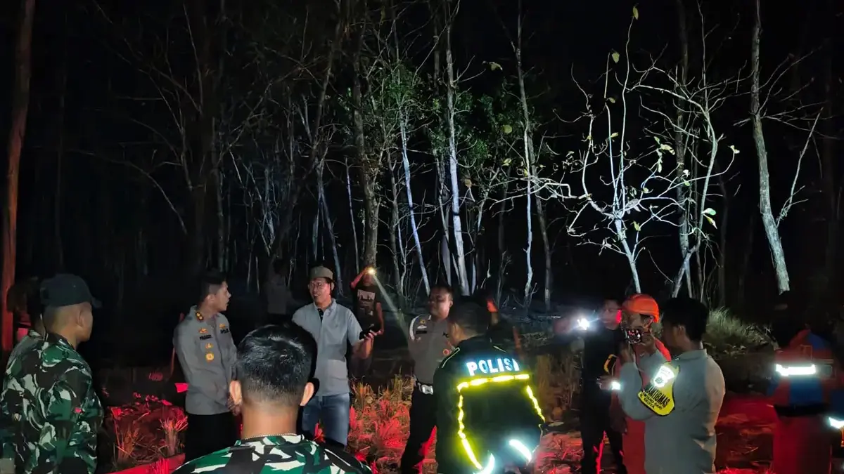 Petugas Gabungan Perlu Waktu 3 Jam Untuk Padamkan Kebakaran Kebun di Kroya Kebakaran kebun di Kroya