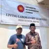 Dosen UMC Johan MT bersama Kuwu Desa Gunungmanik, Jauhari Harianto.