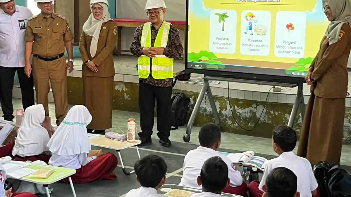 Mendikdasmen Abdul Mu’ti Tinjau Revitalisasi SDN 1 Kedungjaya, Total Bantu 82 SD dari APBN