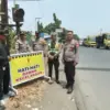 Jajaran Satlantas Polres Majalengka bersama Polsek Sumberjaya mengecek fasilitas keselamatan lalu lintas