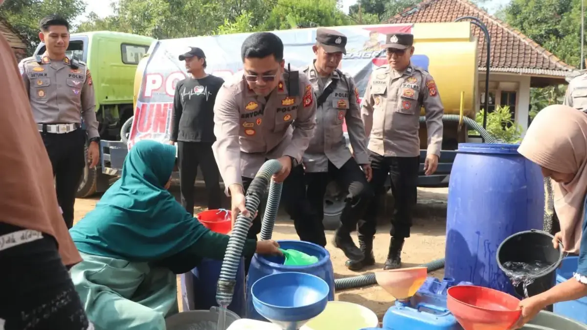 Warga Cihanjaro Kuningan Mendapat Bantuan Air Bersih Ist