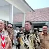 Bupati Majalengka Drs H Eman Suherman MM didampingi Kepala Dinas Pendidikan Majalengka H Rd Muhamad Umar Ma’ru