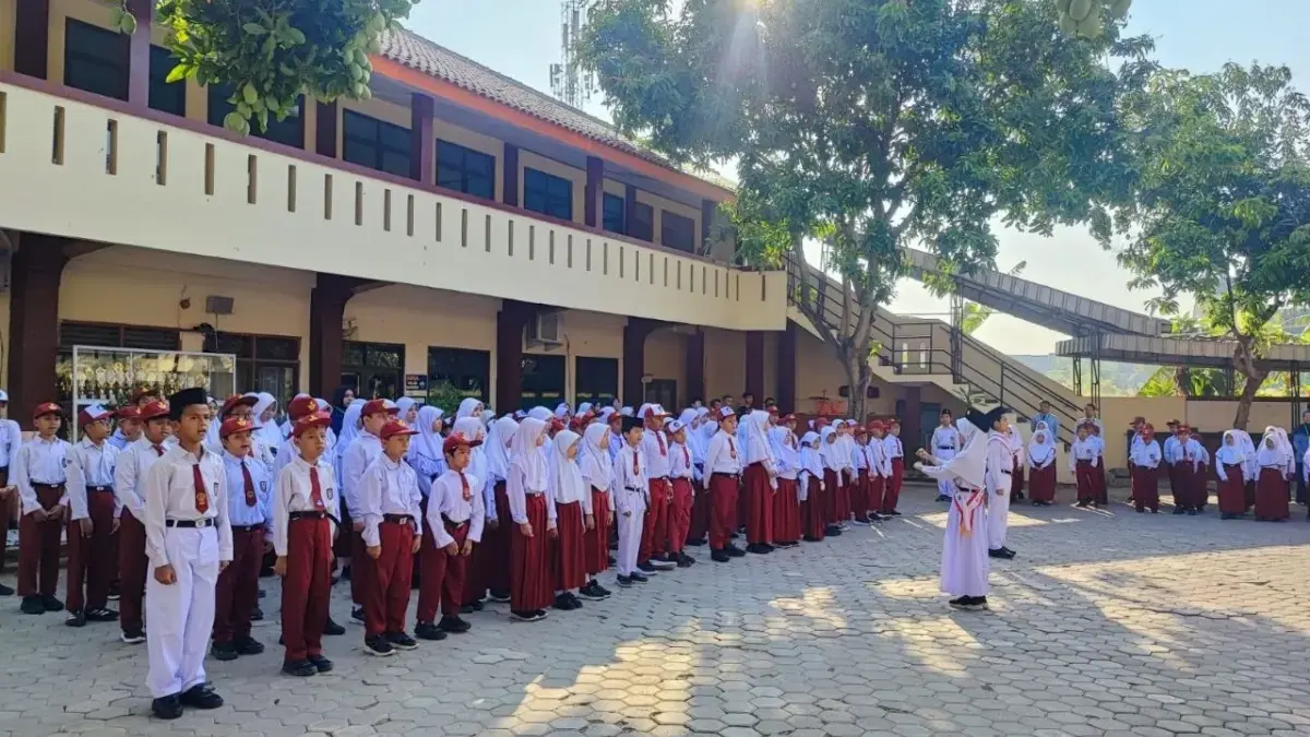Camat Jadi Pembina Upacara di SDIT Muhammadiyah SDIT Muhammadiyah Harjamukti