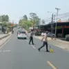 Polisi mengidentifikasi kendaraan yang terlibat tabrak lari di Jalan Raya Desa Cilowa, Kecamatan Kramatmulya.