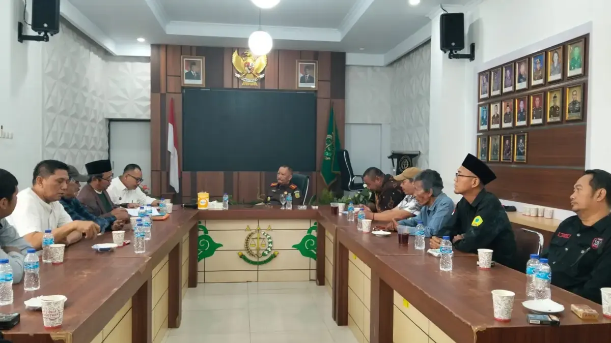 Terima Audiensi, Kajari Buka Ruang Pengawasan Publik Kajari Kabupaten Cirebon Dr Agus Chandra SH MH