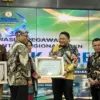 BKPSDM Kabupaten Cirebon menerima tiga penghargaan