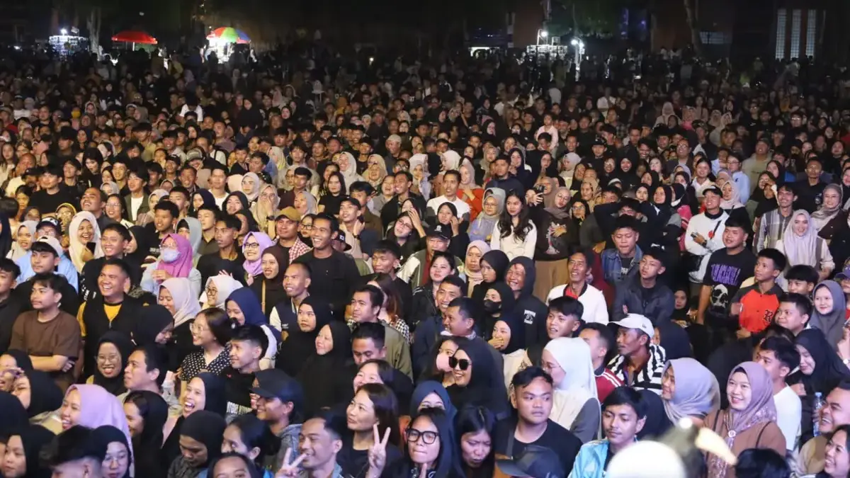Hiburan Rakyat Spektakuler Meriahkan Hari Jadi Kuningan Ribuan warga memadati Pandapa Paramarta, Kompleks Stadion Kuningan,