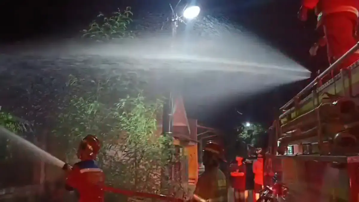 Rumah di Kampung Arab Ludes Terbakar, Kerugian Sekitar Rp150 Juta kebakaran di kampung arab indramayu