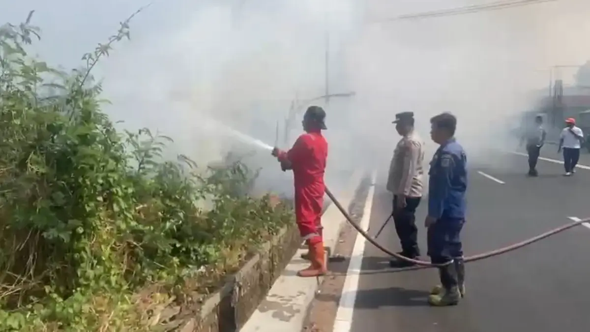 kebakaran lahan di Blok Cirahayu, Desa Baribis, Kecamatan Cigasong