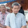 Kuwu Dewa Dadap Ali Faosal (kanan) didampingi sejumlah tokoh masyarakat