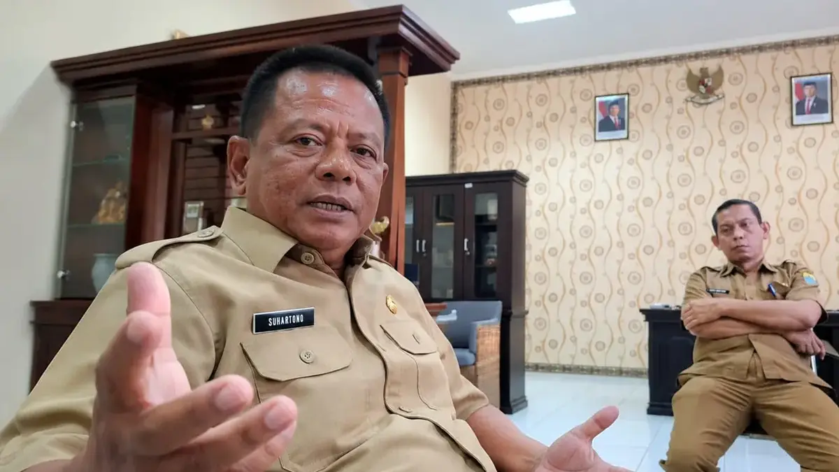 Oktober Wajib Sertifikat Halal, Disperdagin Cirebon Fasilitasi UMKM Urus Sertifikat ke BPJPH Kepala Dinas Perdagangan dan Perindustrian (Disperdagin) Kabupaten Cirebon, Suhartono SSos MM
