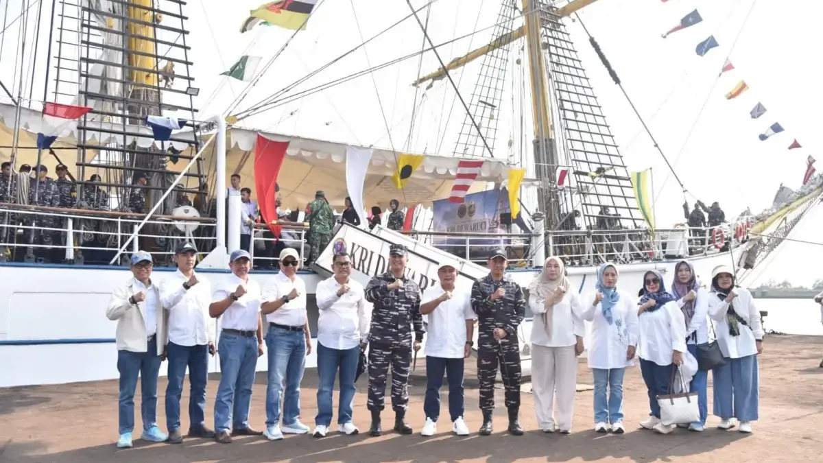 Bupati Kuningan dan Jajarannya Joy Sailing Bersama KRI Dewaruci Ist