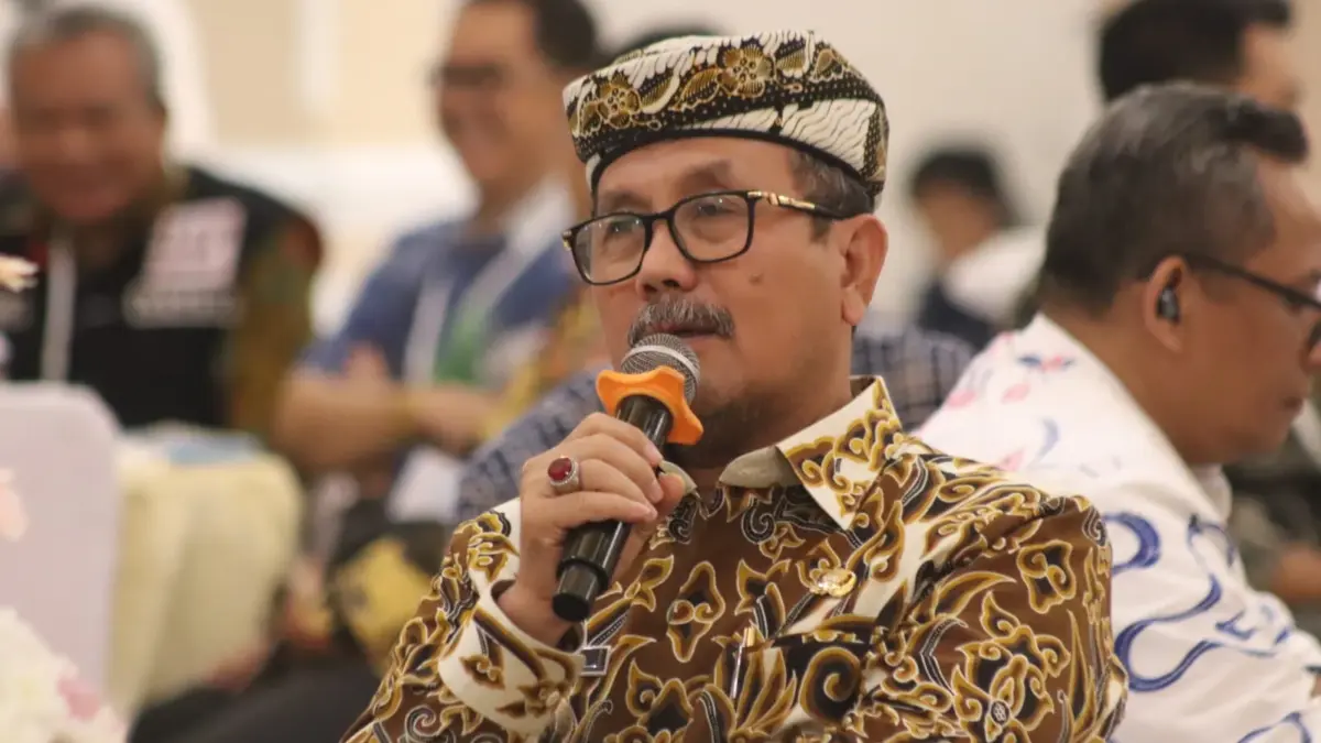 Bupati Cirebon Drs H Imron MAg
