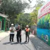 Pekerjaan perbaikan jalan penghubung Desa Kaduela menuju kawasan wisata Telaga Remis, Kecamatan Pasawahan