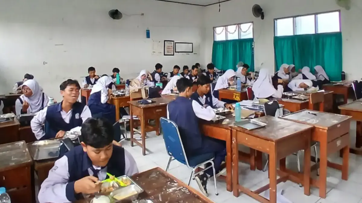 Pemkot Cirebon Perketat Pengawasan Bahan Pangan MBG Pemerintah Kota Cirebon memperketat pengawasan keamanan bahan pangan untuk program Makan Bergizi Gratis (MBG)