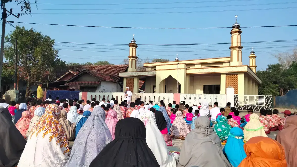 Kemarau Panjang, Warga Desa Cipaku Majalengka Gelar Salat Istisqa Warga Desa Cipaku Kecamatan Kadipaten Kabupaten Majalengka Gelar Salat Istisqa