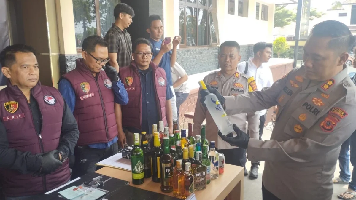Polisi Sita 1.708 Botol Miras, Kapolres Kuningan Tegaskan Ormas Dilarang Sweeping Ist