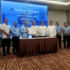 Direktur Utama PT PG Rajawali II Ardian Wijanarko serta Kepala Kejari Kabupaten Cirebon Agus Candra SH MH