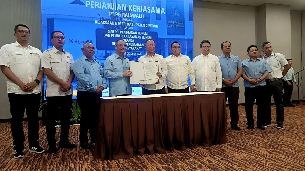 Direktur Utama PT PG Rajawali II Ardian Wijanarko serta Kepala Kejari Kabupaten Cirebon Agus Candra SH MH