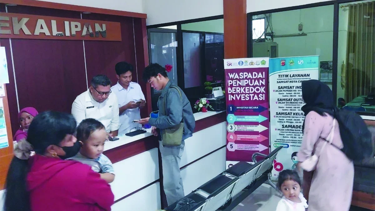 Perlinsos Picu Warga Kota Cirebon Ramai-Ramai Aktivasi IKD: Sehari Bisa Tembus 500 Sejak ada program Perlinsos yang harus aktivasi IKD.
