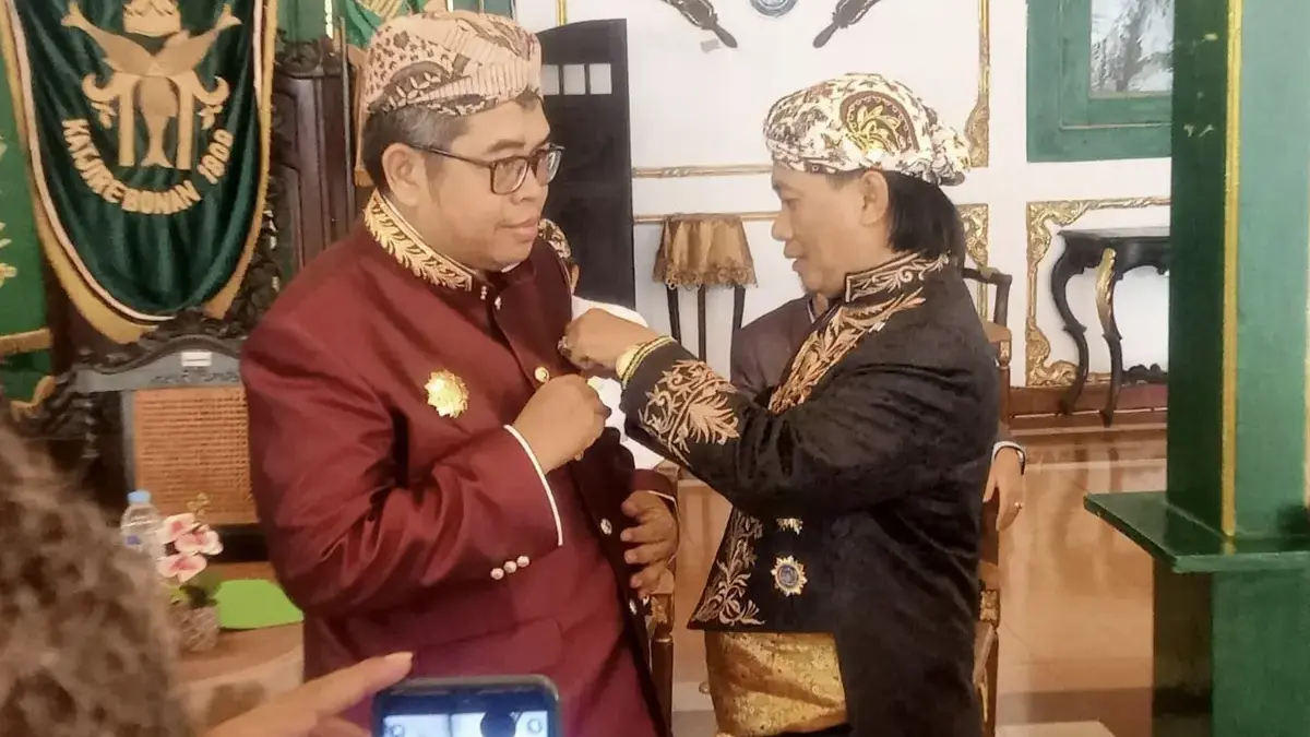 Sultan Kacirebonan IX Raih Dua Penghargaan Global dalam Konvensi Supra Nasional Luar Biasa 2026 Sultan Kacirebonan IX Pangeran Raja Abdul Gani Natadiningrat menerima dua penghargaan global