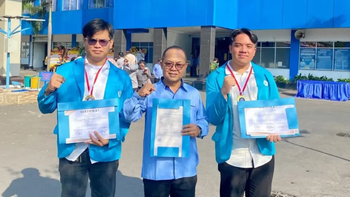 Dekan Hattrick Penghargaan Akademik, Mahasiswa Juara Debat Nasional FH UGJ Borong Prestasi Nasional Dekan FH UGJ Dr Harmono SH MH