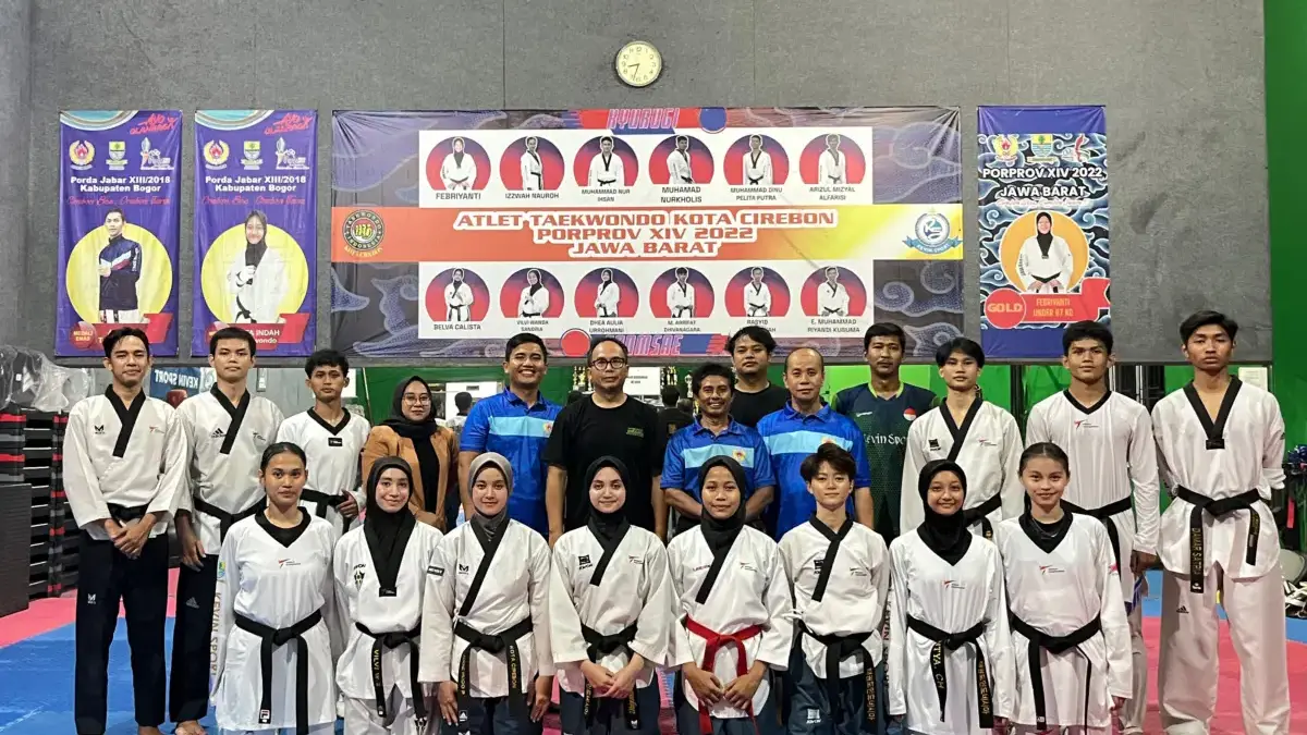 PERSIAPAN: Tim Manajer Kontingen Kota Cirebon mengunjungi cabor taekwondo pada kegiatan monev jelang Porprov.