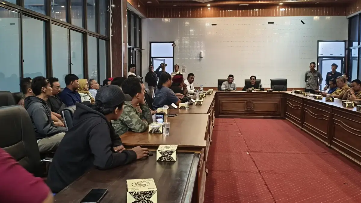 Lagi, Audiensi Berujung Deadlock, Warga Trusmiland Klayan 5 Tagih Kepastian Peninggian Rumah dan Jalan Komplek Audiensi Trusmiland Klayan Cirebon