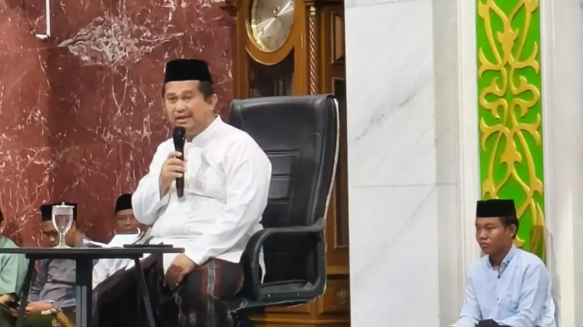 Gerakan Subuh Akbar: Angkat Keteladanan Tiga Ulama untuk Membangun Majalengka Dr H Ade Iwan Ridwanullah MSc menyampaikan ceramah dalam kegiatan Subuh Akbar