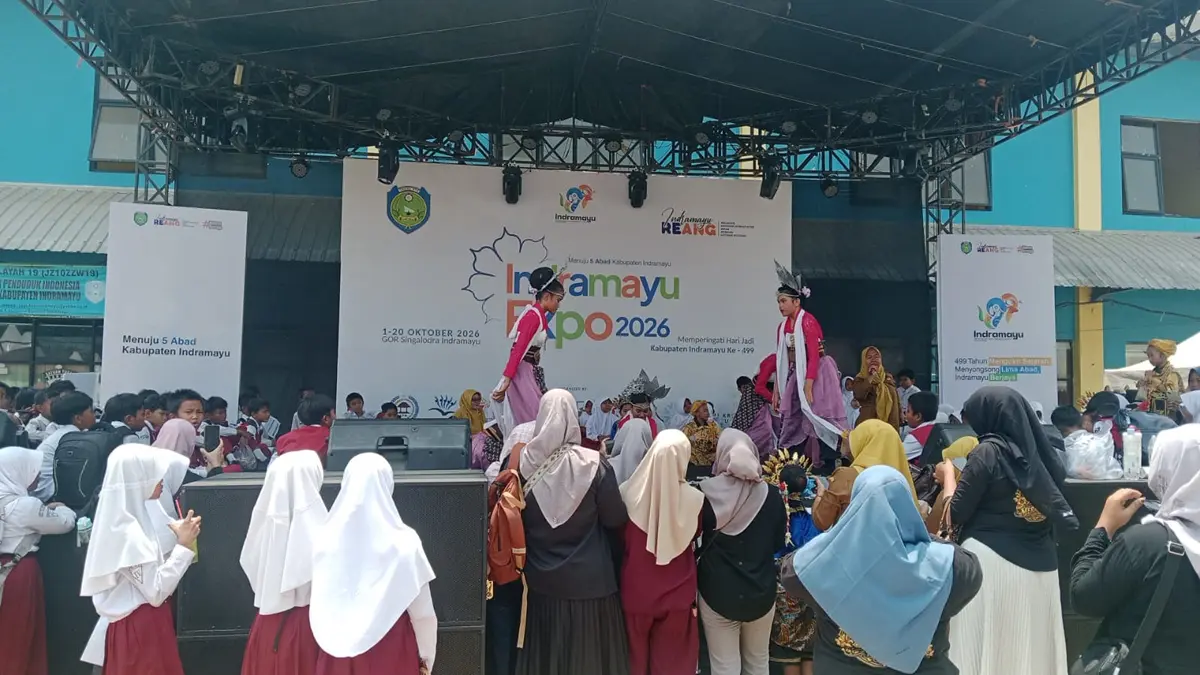 Pertunjukan tari oleh salah satu sekolah di Kabupaten Indramayu dilakukan pada Indramayu Expo