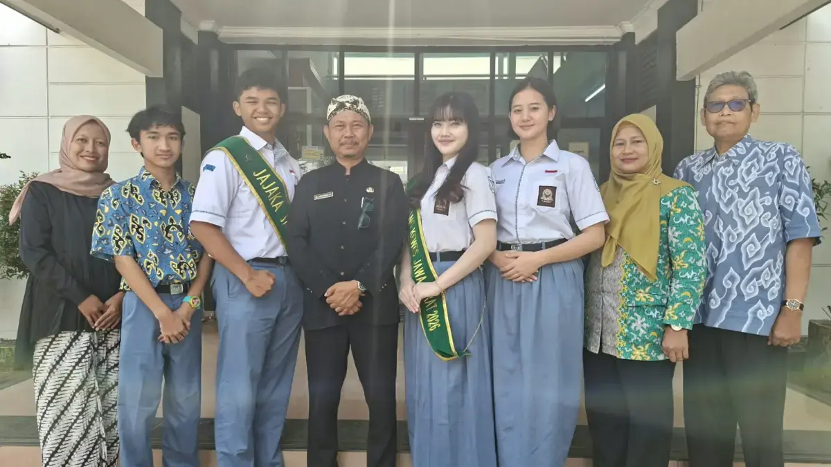 SMAN 1 Kota Cirebon Raih Berbagai Prestasi Nasional Kepala SMAN 1 Maman Dermawan